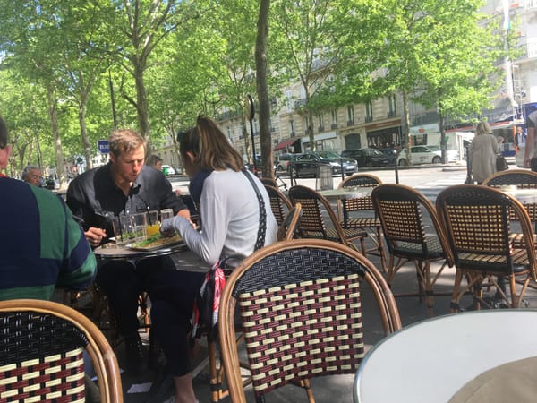 Paris-France. Scènes de la vie ordinaire
