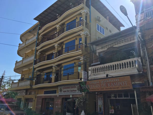 Kampot- Vieille ville et Disney chinois